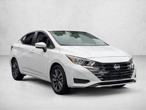 Used 2024 Nissan Versa SV image 3