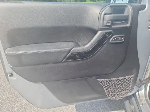 Used 2015 Jeep Wrangler Unlimited Sahara image 25