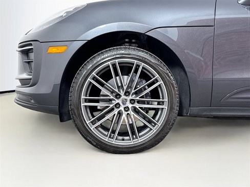 Used 2025 Porsche Macan image 25