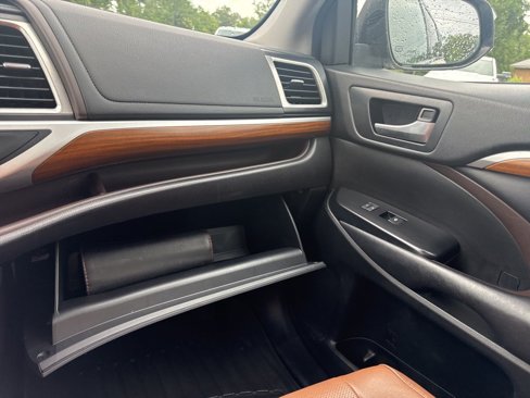 Used 2018 Toyota Highlander Limited Platinum image 21