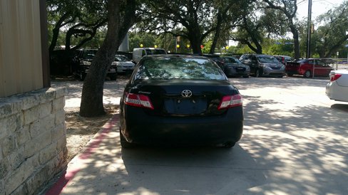 Used 2010 Toyota Camry LE image 2