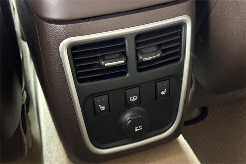 Used 2013 Chrysler 300 C Luxury Series w/ Beats Audio Group image 18