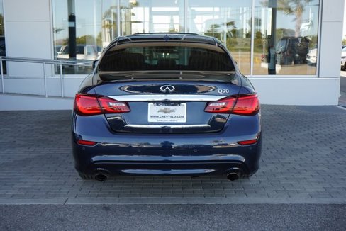 Used 2018 INFINITI Q70 Luxe image 7