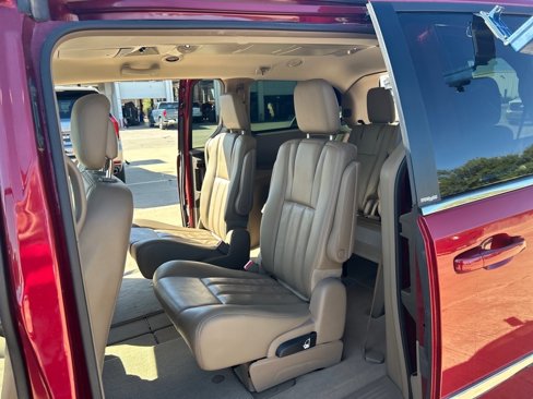 Used 2013 Chrysler Town & Country Touring image 14