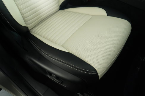 Used 2025 Land Rover Discovery Sport Dynamic SE image 31