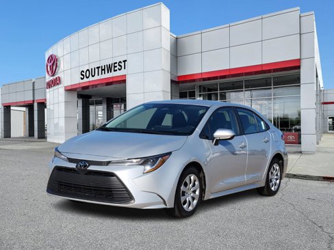 Used 2023 Toyota Corolla LE image 2