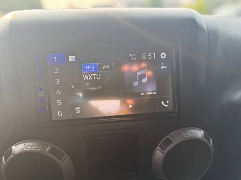 Used 2015 Jeep Wrangler Unlimited Sport w/ Connectivity Group image 16