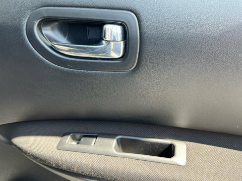 Used 2013 Nissan Rogue SV image 21