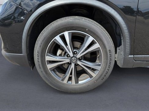 Used 2019 Nissan Rogue SV w/ Premium Package image 14