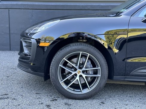 Certified 2025 Porsche Macan image 14