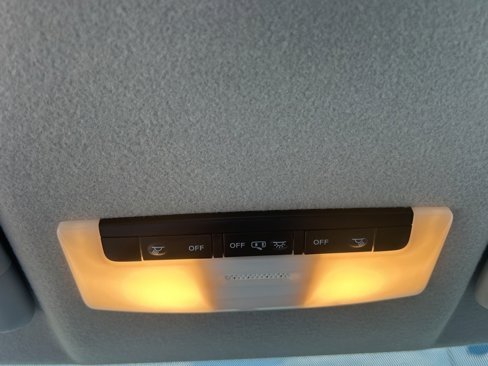 Used 2018 Nissan Kicks SR image 27
