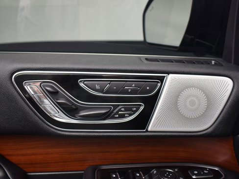 Used 2020 Lincoln Navigator Reserve w/ Luxury Package image 19