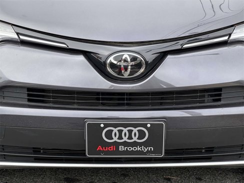 Used 2018 Toyota RAV4 XLE image 9