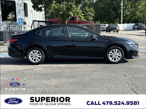 Used 2025 Toyota Camry LE image 2
