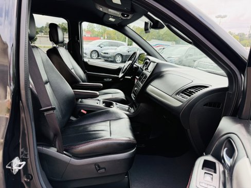 Used 2019 Dodge Grand Caravan GT image 19