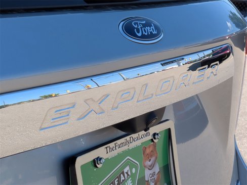 Used 2022 Ford Explorer XLT w/ Equipment Group 202A image 10