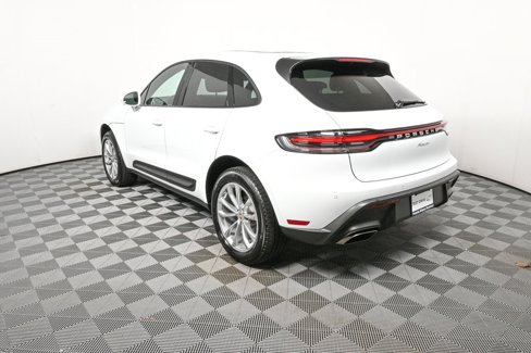 Certified 2025 Porsche Macan image 3