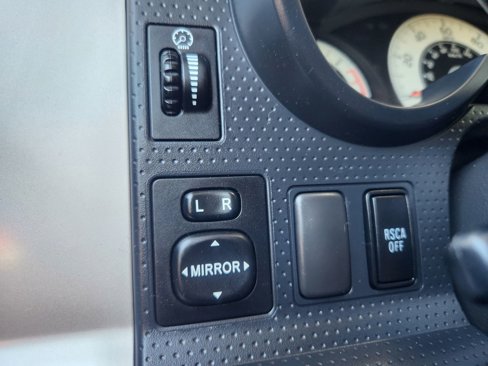 Used 2012 Toyota FJ Cruiser 4WD image 23