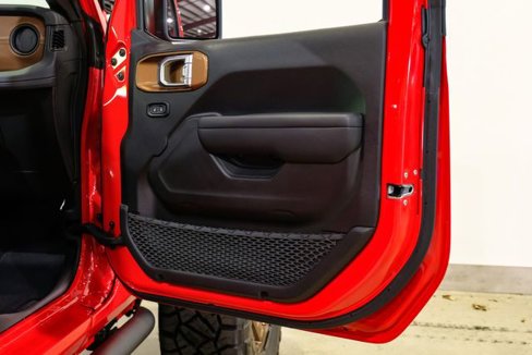 Used 2024 Jeep Wrangler Unlimited Rubicon w/ Technology Group image 87
