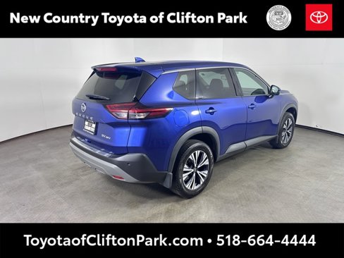 Used 2021 Nissan Rogue SV image 3