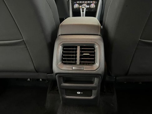 Used 2024 Volkswagen Taos SE image 23