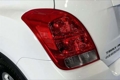 Used 2022 Chevrolet Trax LS w/ Tint and Cruise Package image 39