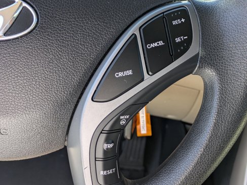 Used 2015 Hyundai Elantra SE image 19