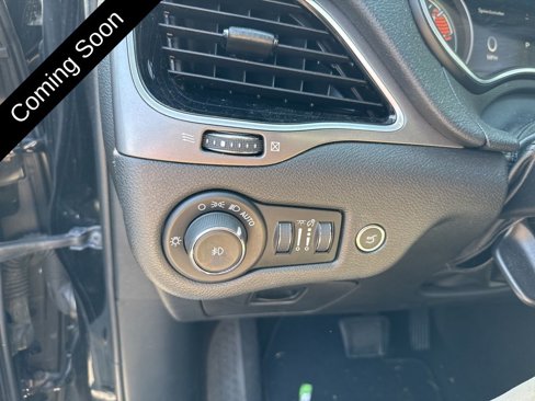 Used 2019 Jeep Cherokee Limited image 10
