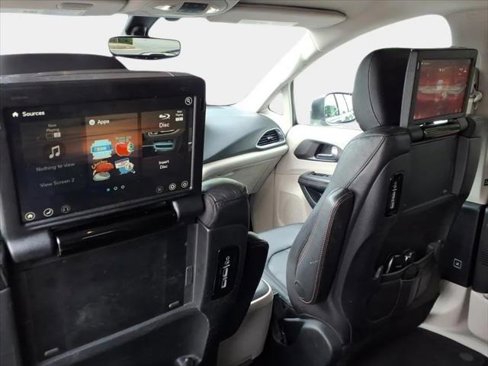 Certified 2020 Chrysler Pacifica Touring-L Plus image 15