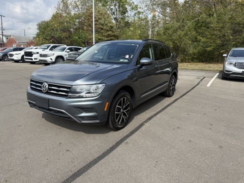 Used 2021 Volkswagen Tiguan SE w/ Panoramic Sunroof Package image 3
