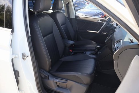 Used 2022 Volkswagen Tiguan SE image 19
