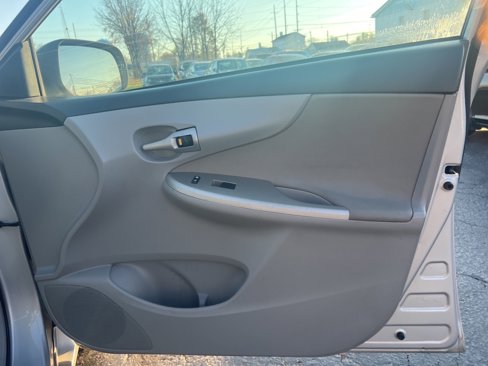 Used 2013 Toyota Corolla LE image 20