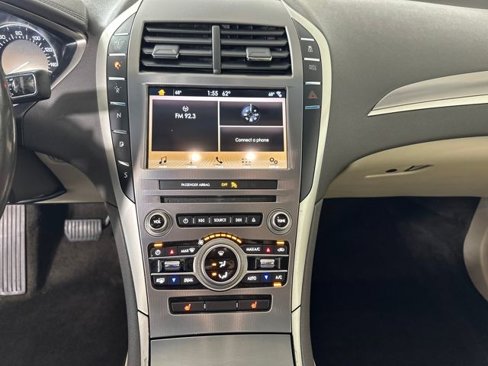 Used 2017 Lincoln MKZ Premiere image 21