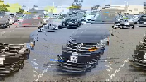 Used 2018 Volkswagen Passat 2.0T SE image 3