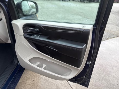 Used 2013 Dodge Grand Caravan SE image 17