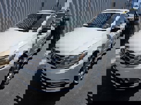Used 2014 Volkswagen CC Sport image 2