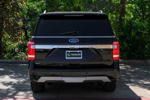 Used 2018 Ford Expedition XLT image 11