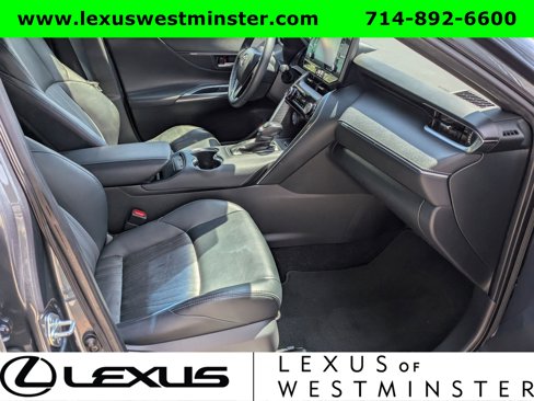 Used 2021 Toyota Venza XLE image 5