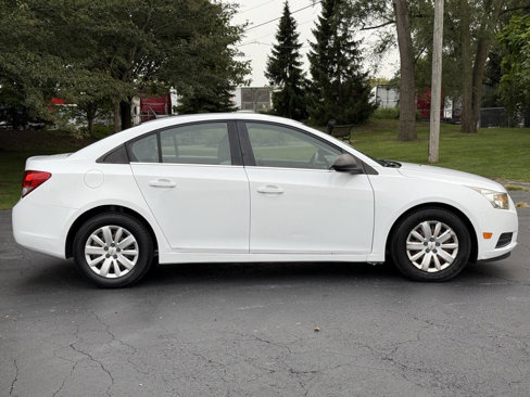 Used 2011 Chevrolet Cruze LS w/ Connectivity Package image 5