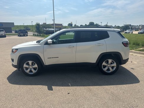 Used 2018 Jeep Compass Latitude image 2