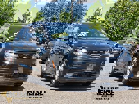 Used 2021 Chrysler Voyager Lxi image 1