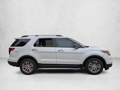 Used 2014 Ford Explorer XLT w/ Equipment Group 202A image 4