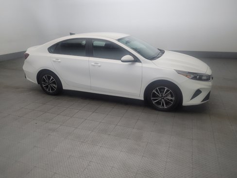 Used 2023 Kia Forte LXS image 11