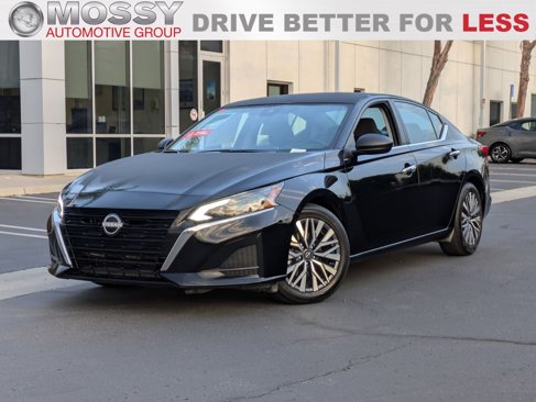 Used 2024 Nissan Altima 2.5 SV image 1