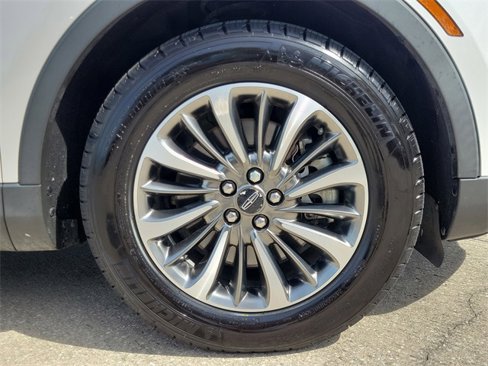 Used 2019 Lincoln Nautilus Select image 10