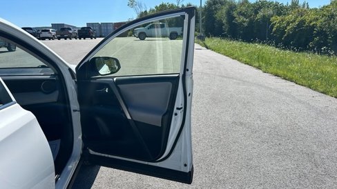 Used 2018 Toyota RAV4 XLE image 32