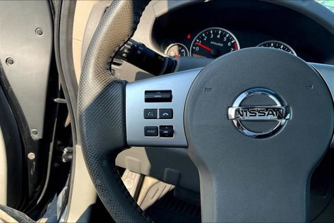 Used 2013 Nissan Frontier SL w/ Moonroof Pkg image 14