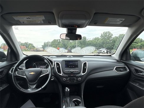 Used 2020 Chevrolet Equinox LT w/ Driver Convenience Package image 27