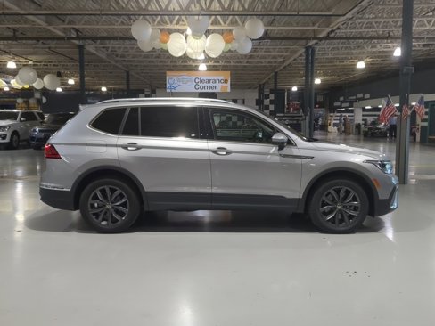 Used 2022 Volkswagen Tiguan SE image 6