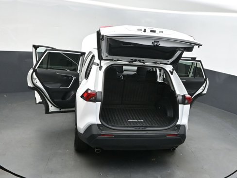 Used 2020 Toyota RAV4 LE image 45